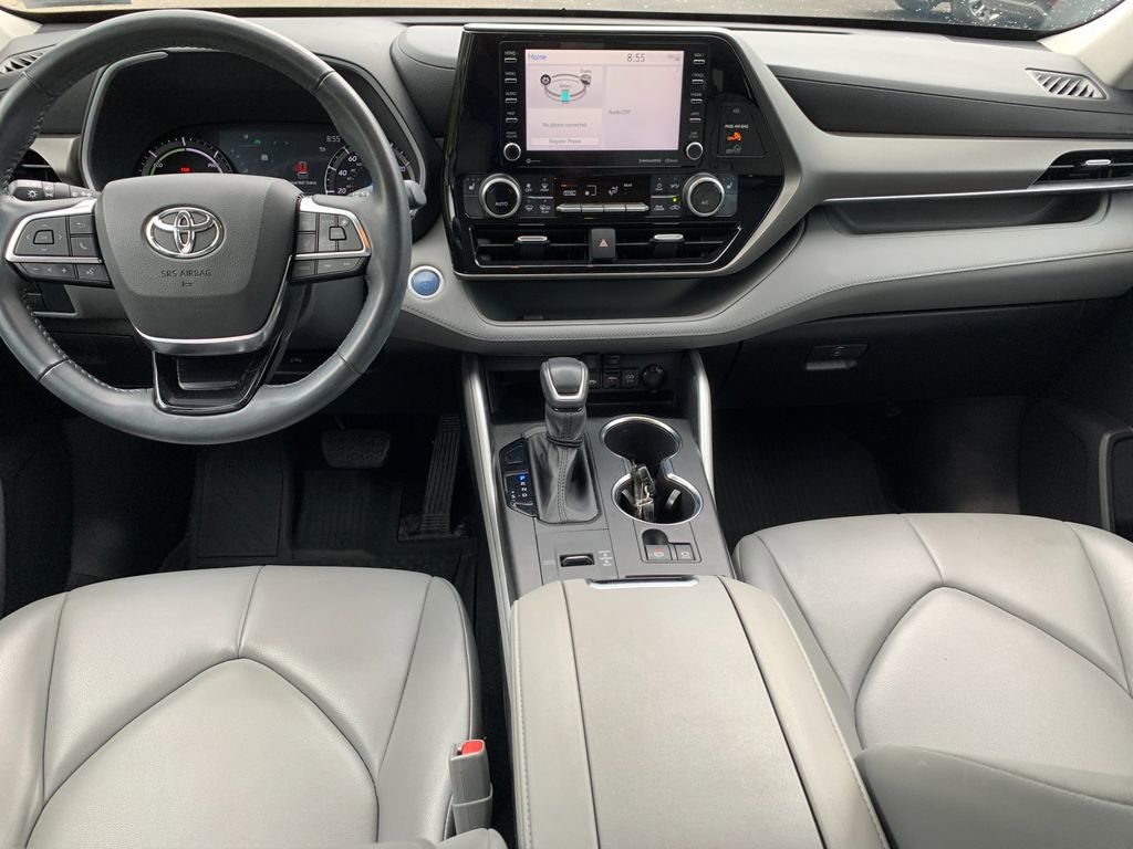 Used 2021 Toyota Highlander XLE AWD/4WD image 16