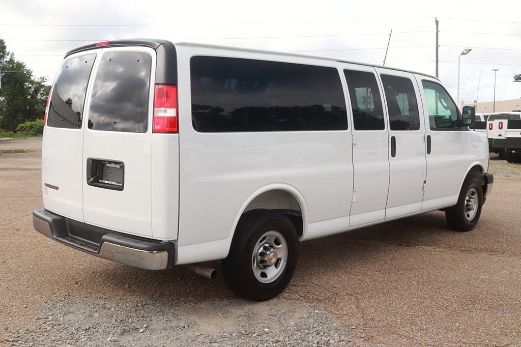 Used 2025 Chevrolet Express 3500 LT w/ LT Preferred Equipment Group RWD image 7