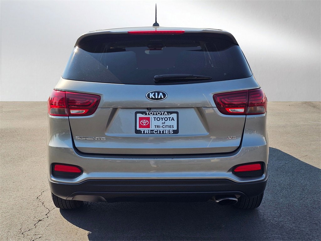 Used 2019 Kia Sorento LX image 4