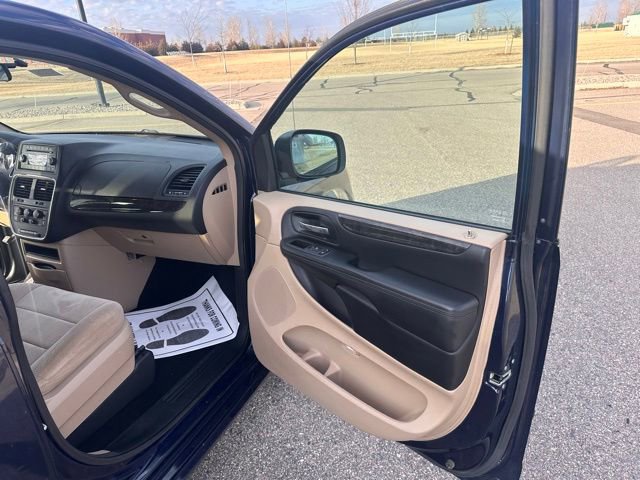 Used 2013 Dodge Grand Caravan SE image 26