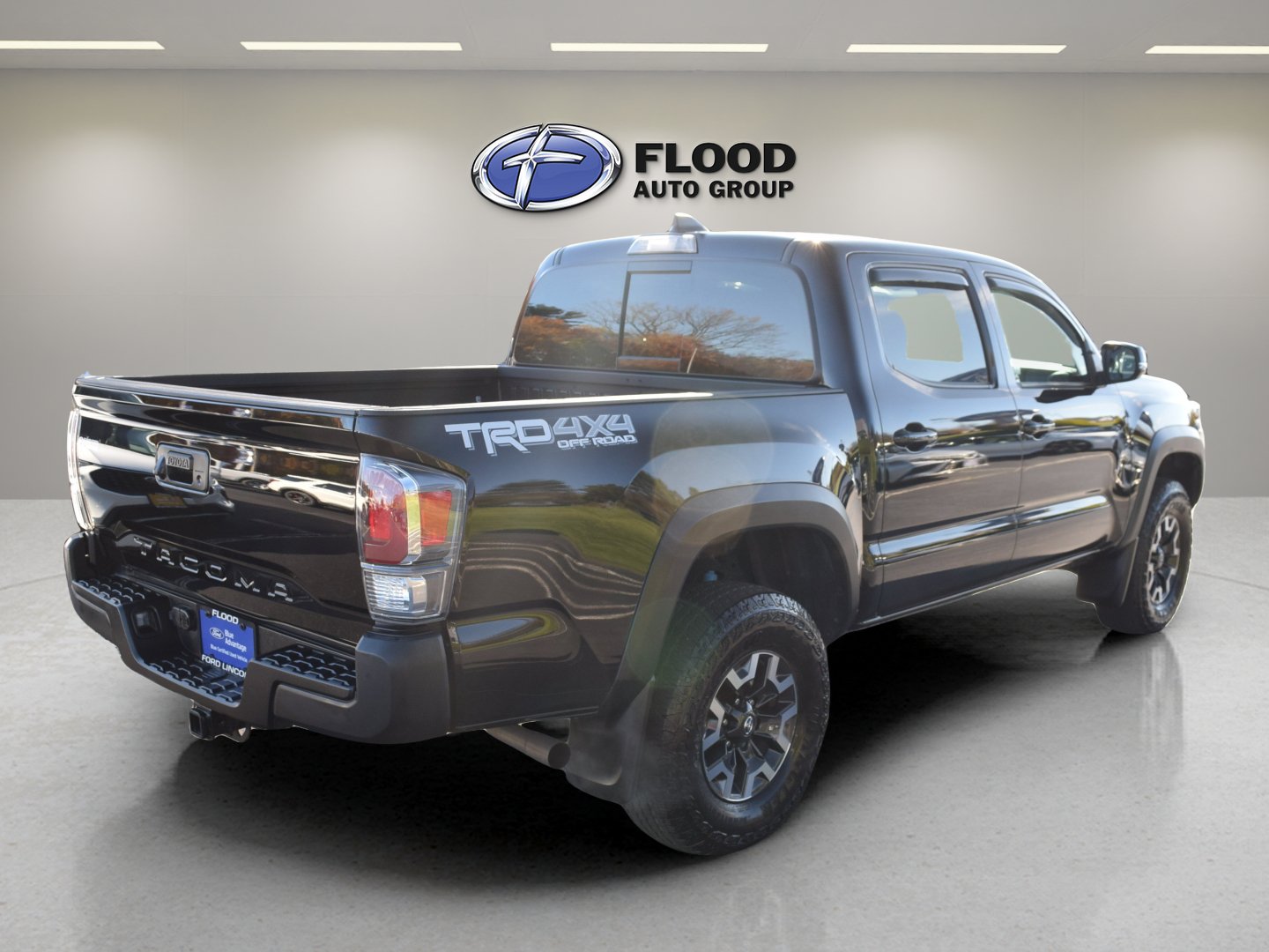 Used 2023 Toyota Tacoma TRD Off-Road AWD/4WD image 4