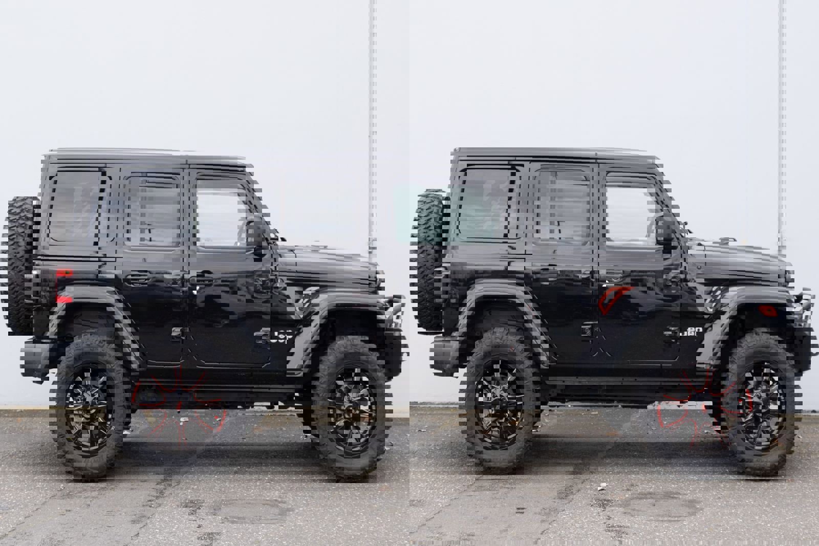 Used 2018 Jeep Wrangler Unlimited Sahara w/ Uconnect 4C Nav & Sound Group image 26