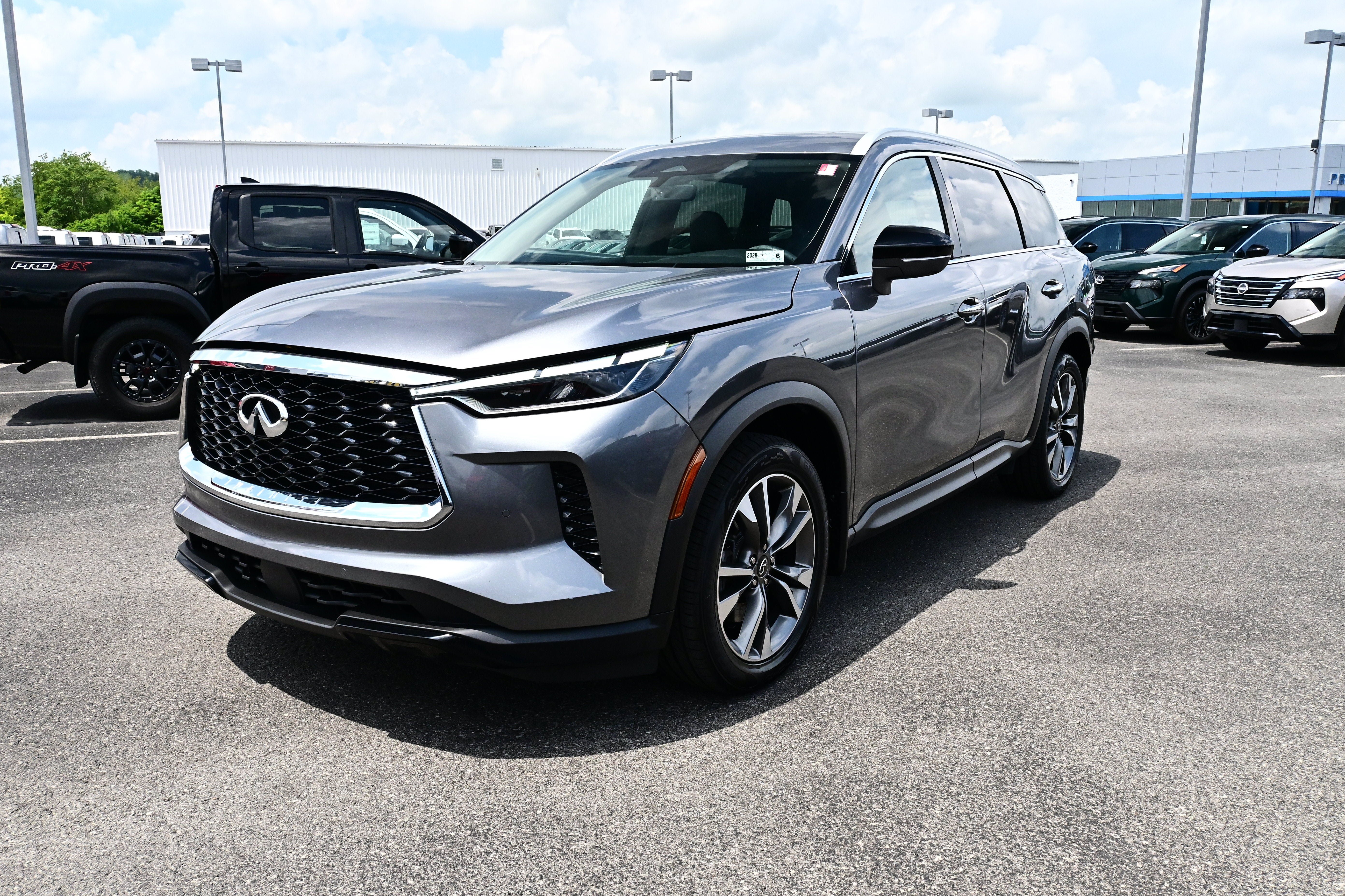 Used 2023 INFINITI QX60 Luxe w/ Cargo Package AWD/4WD image 4