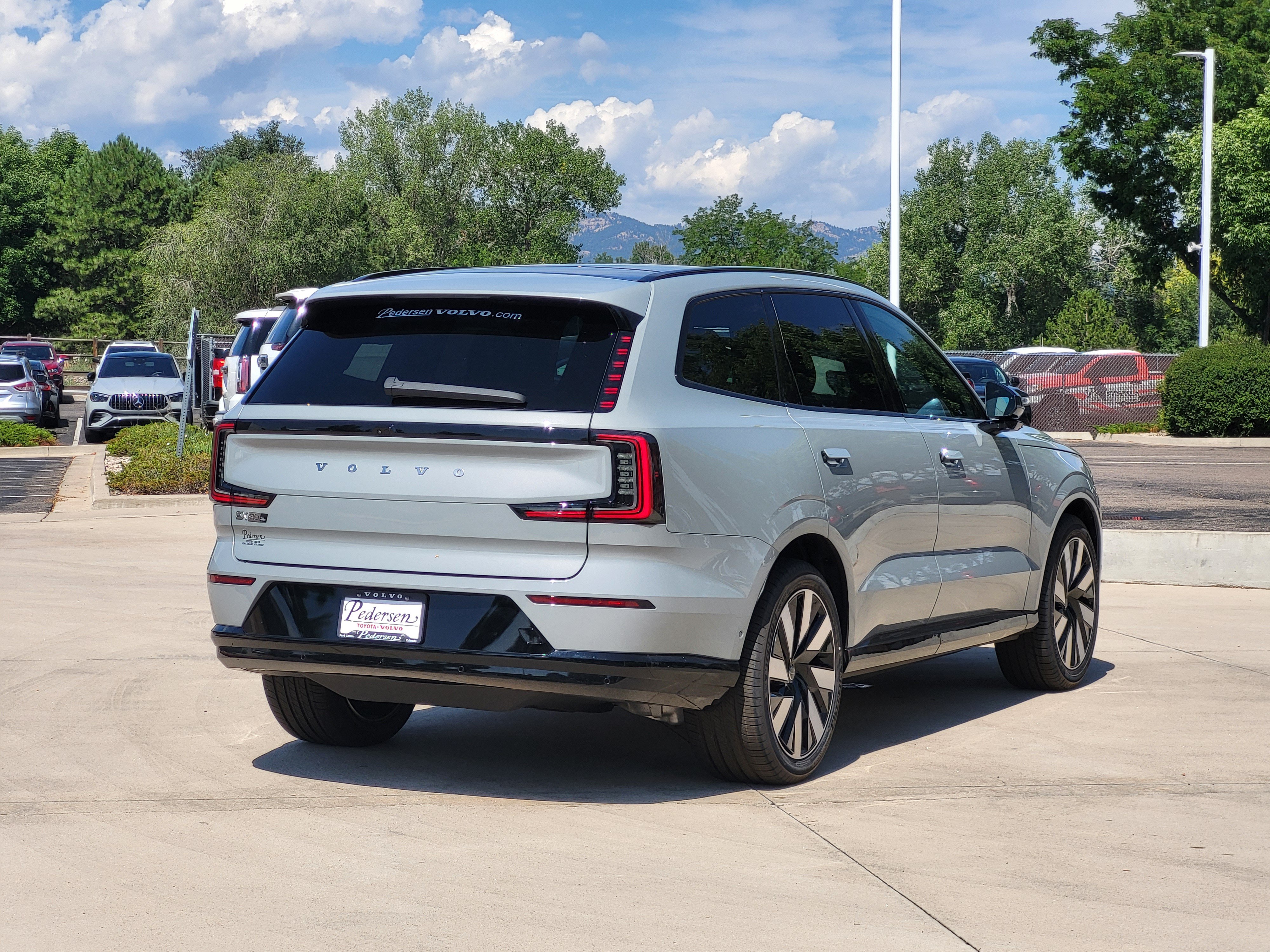 New 2026 Volvo EX90 Plus AWD/4WD image 3