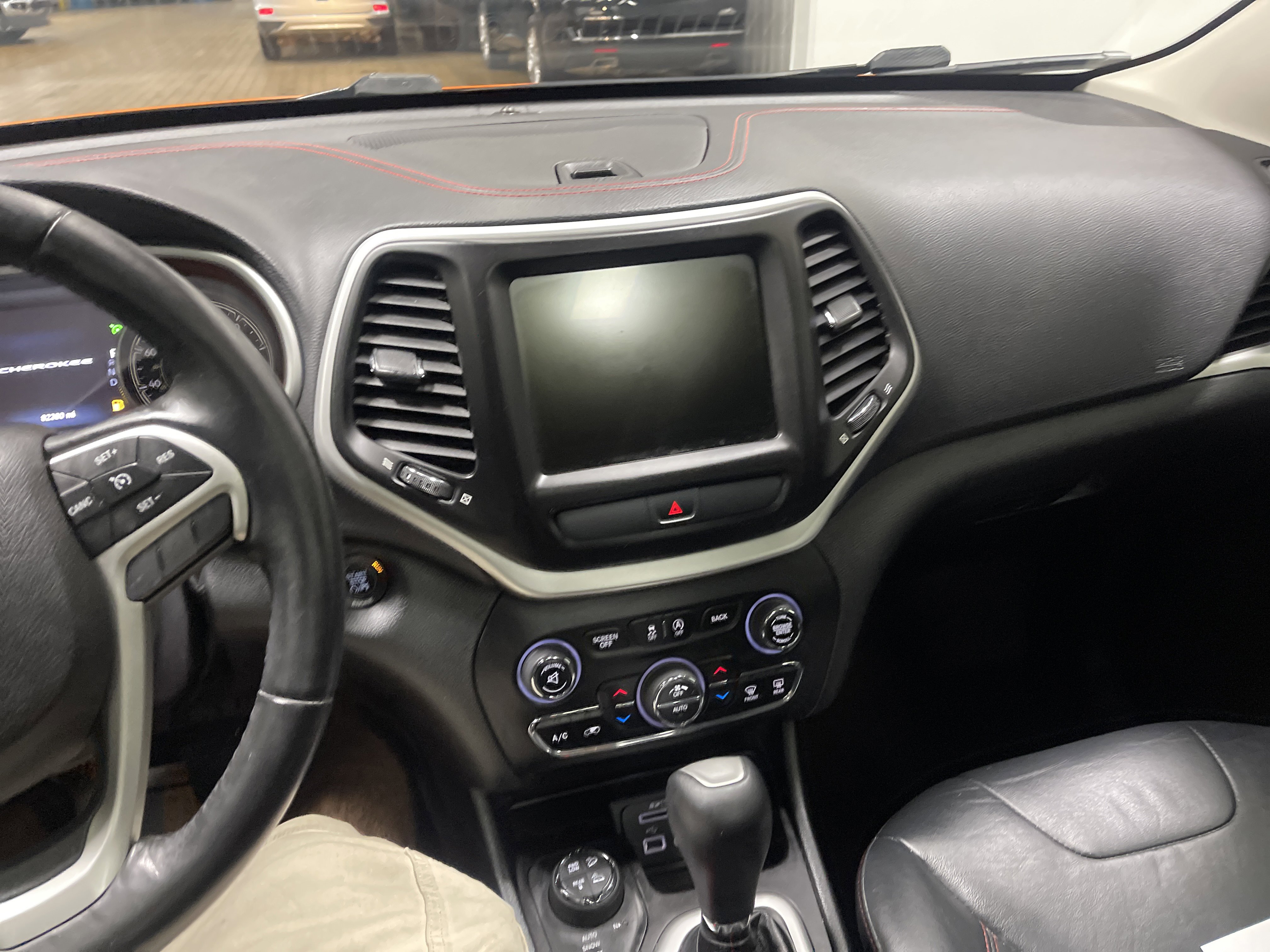 Used 2016 Jeep Cherokee Trailhawk w/ Comfort/Convenience Group AWD/4WD image 30