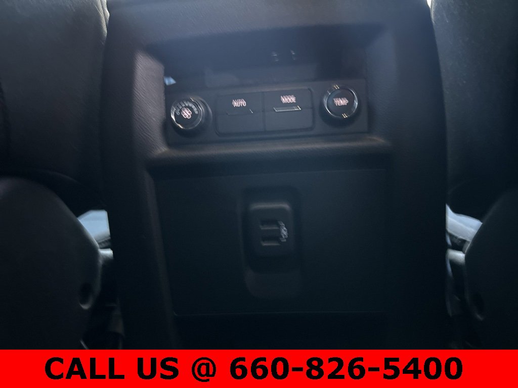 Used 2023 Chevrolet Traverse LT image 9