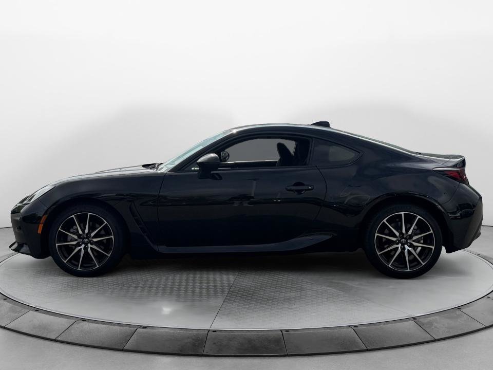 Used 2024 Toyota GR86 RWD image 4