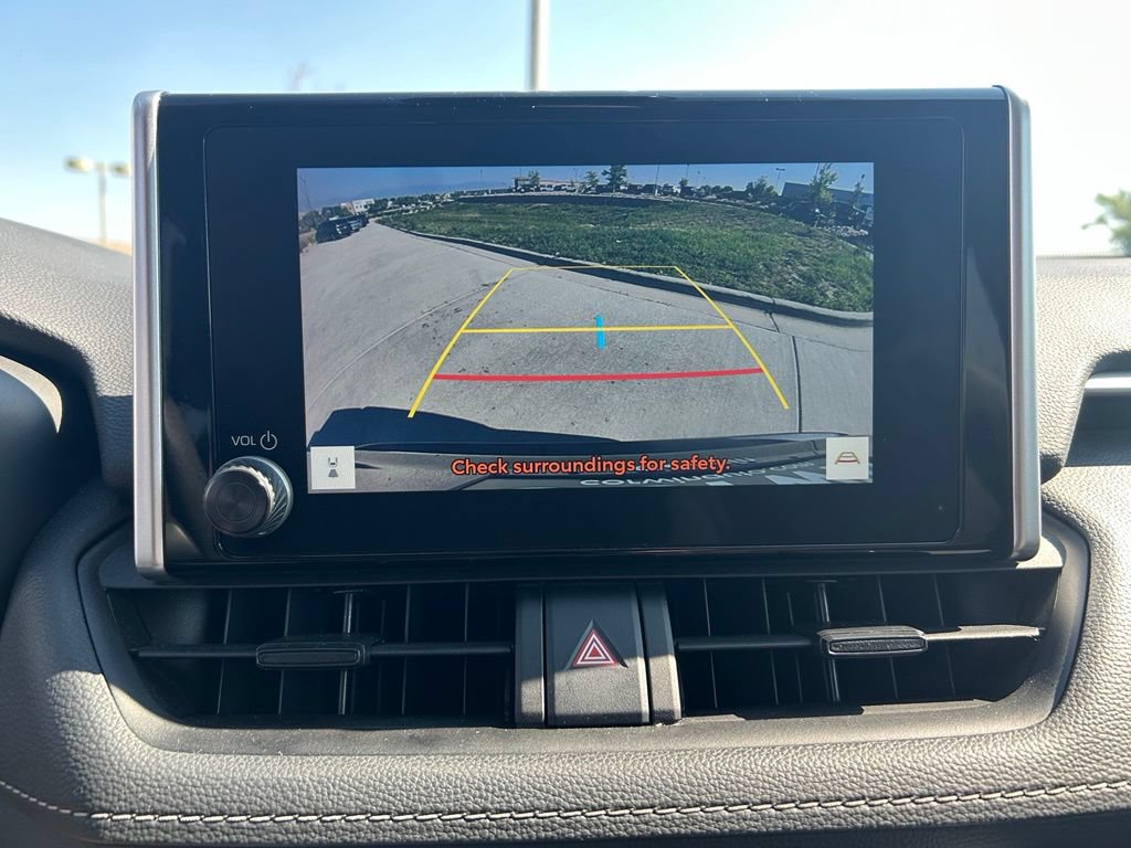Used 2025 Toyota RAV4 XLE AWD/4WD image 17
