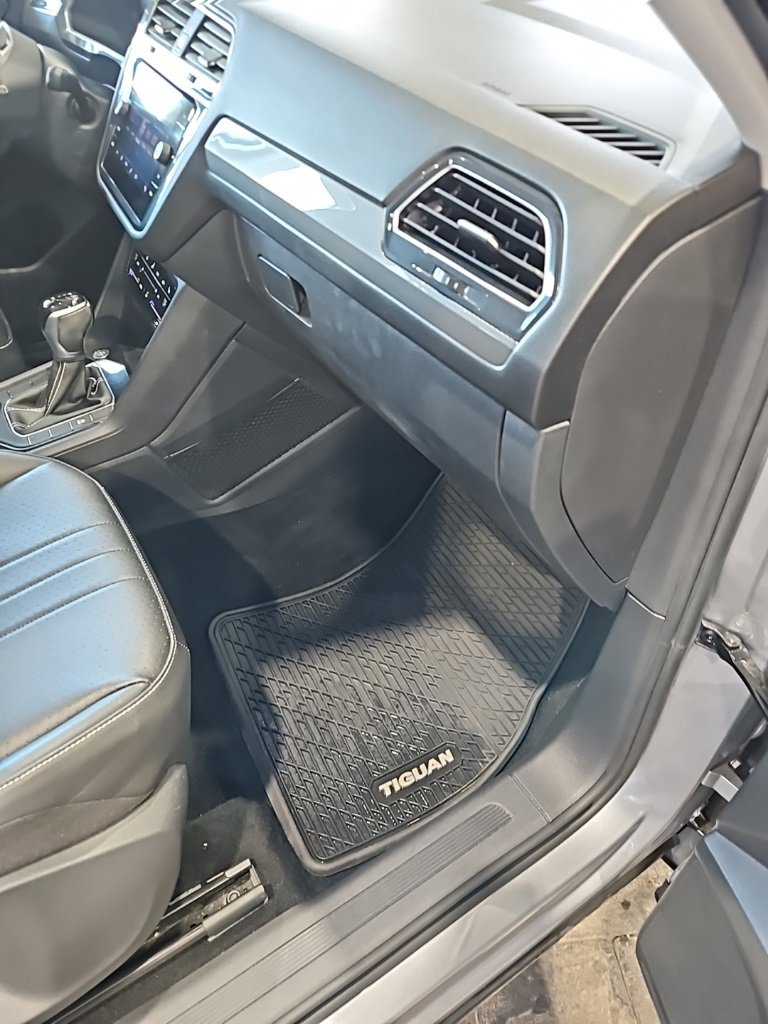 Used 2022 Volkswagen Tiguan SE image 14