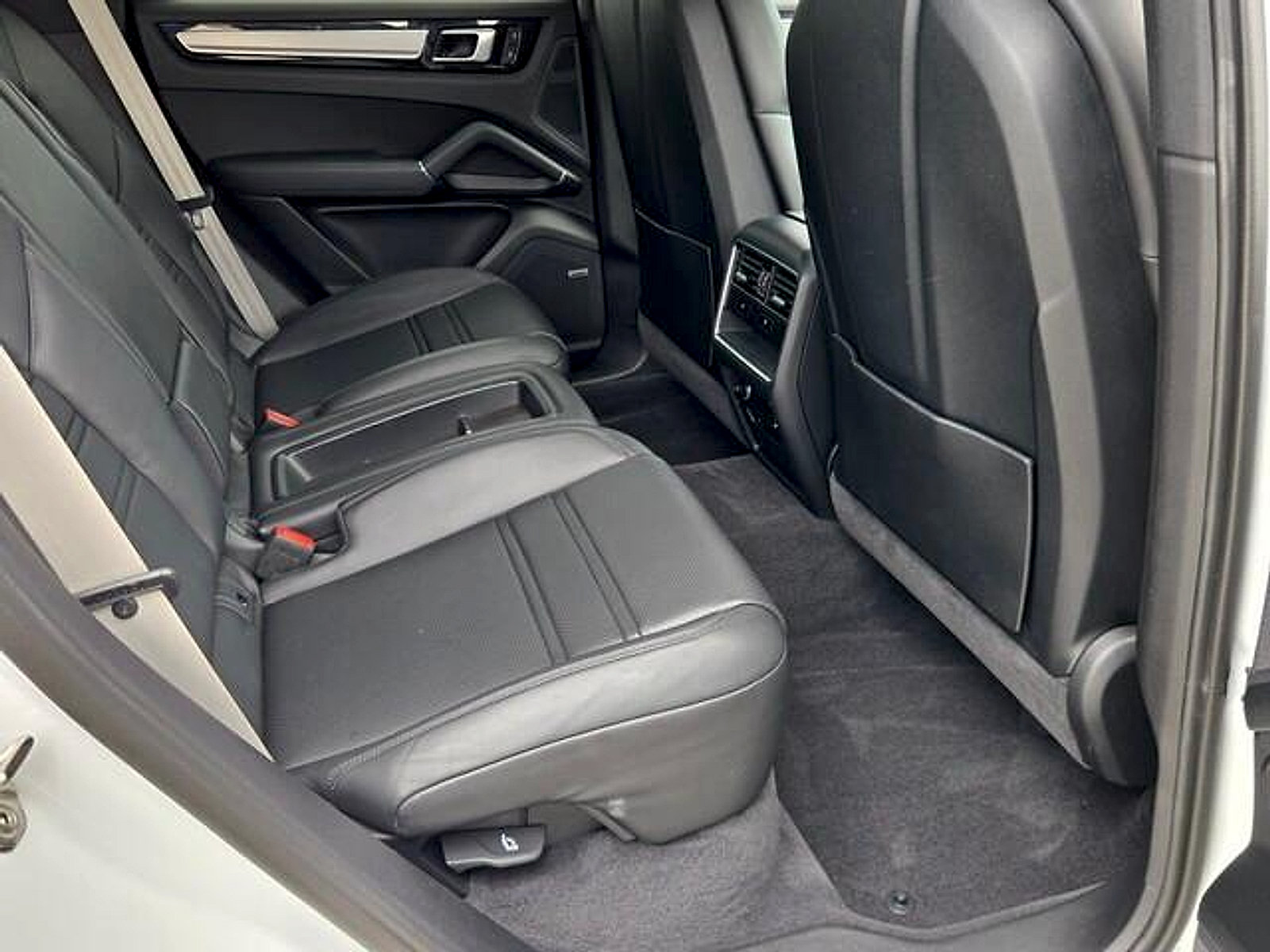 Used 2022 Porsche Cayenne Platinum Edition AWD/4WD image 15