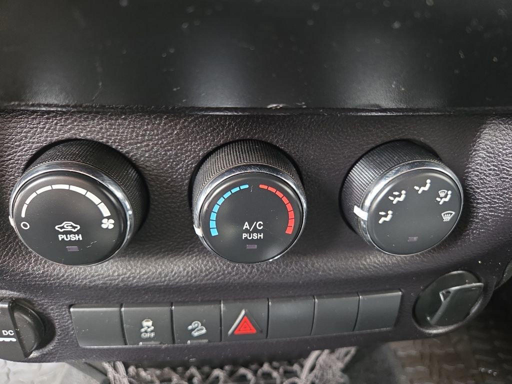 Used 2016 Jeep Wrangler Sport AWD/4WD image 12