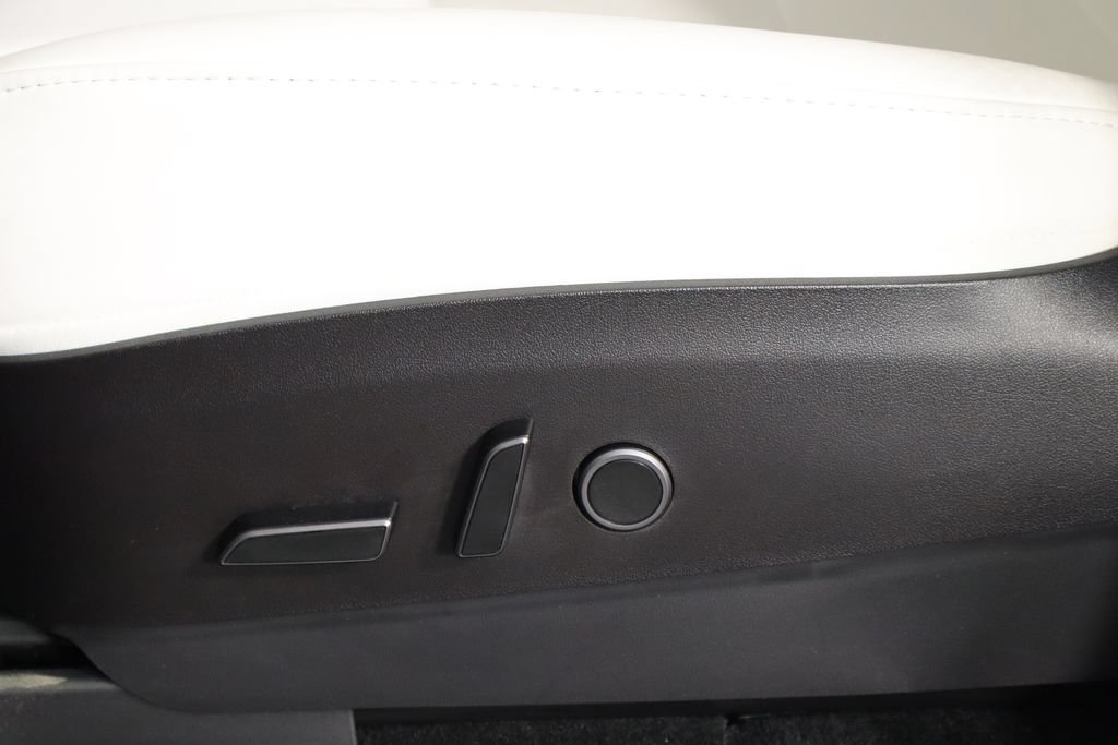 Used 2023 Tesla Model Y Long Range AWD/4WD image 19