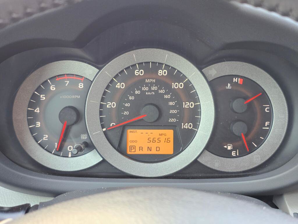 Used 2011 Toyota RAV4 Limited AWD/4WD image 22