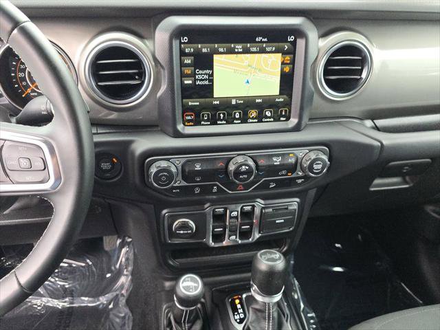 Used 2018 Jeep Wrangler Unlimited Sahara AWD/4WD image 27