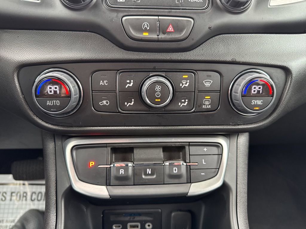 Used 2024 GMC Terrain SLT image 30