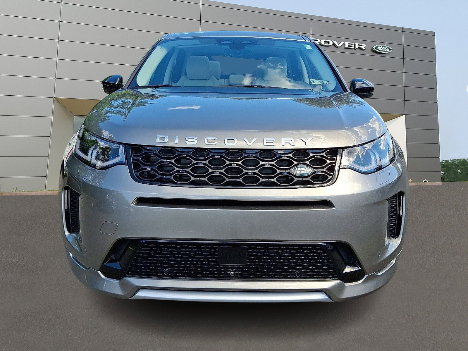 Used 2025 Land Rover Discovery Sport S image 8