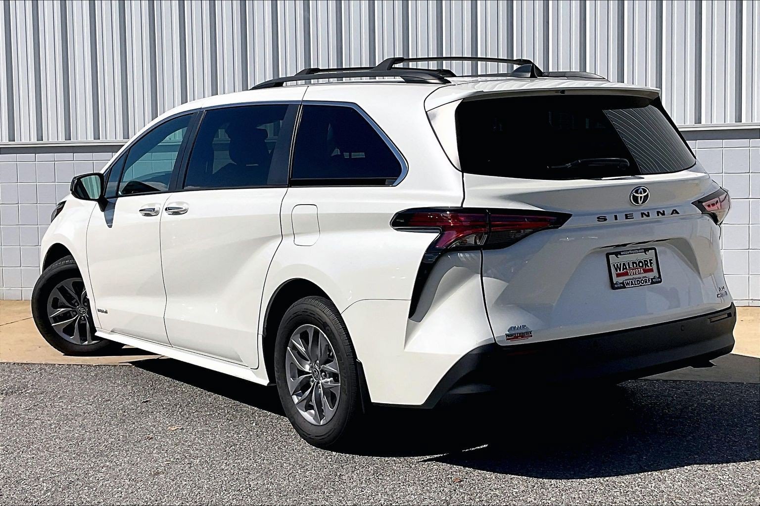 Used 2021 Toyota Sienna XLE w/ XLE Plus Package AWD/4WD image 15