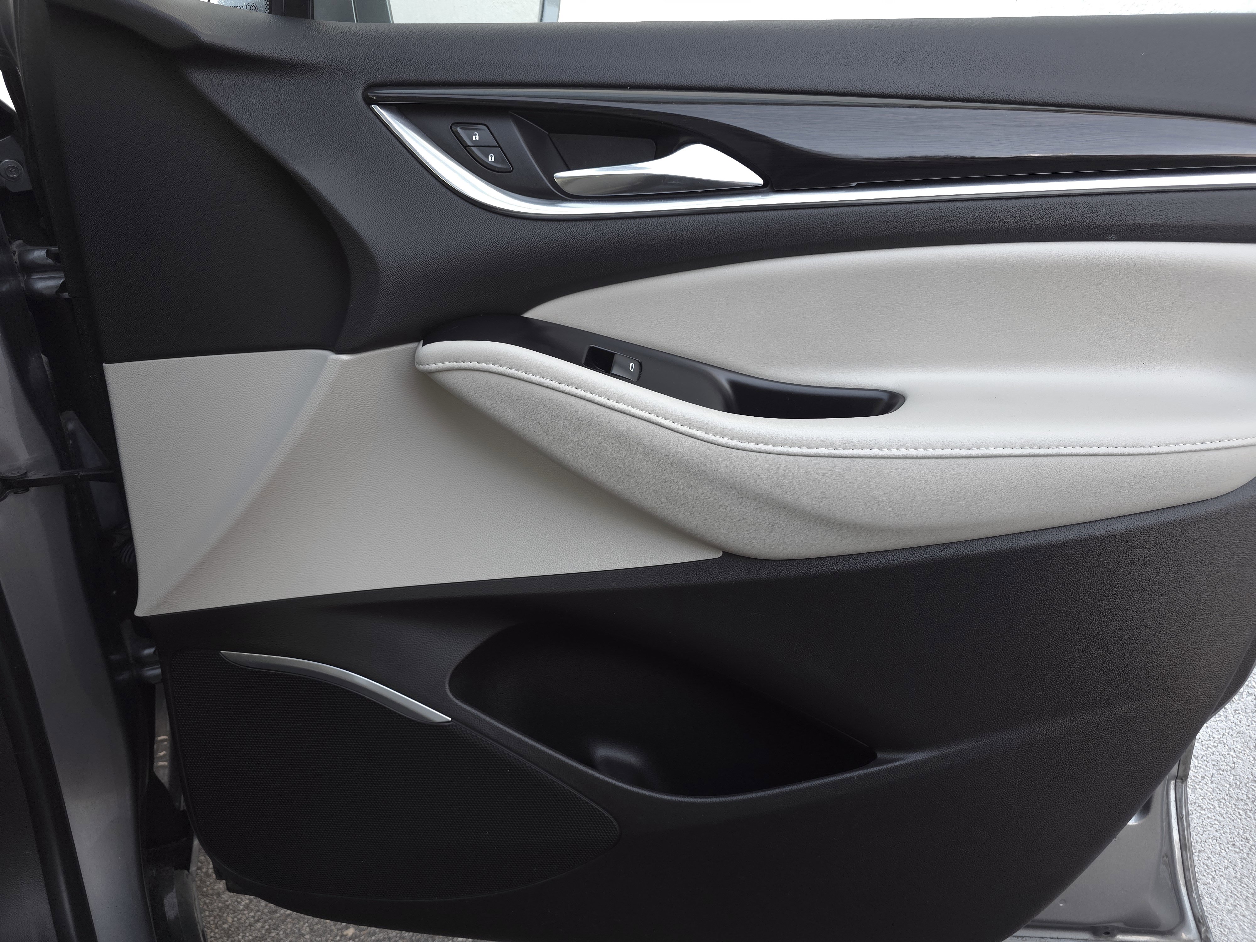 Used 2019 Buick Enclave Essence image 42