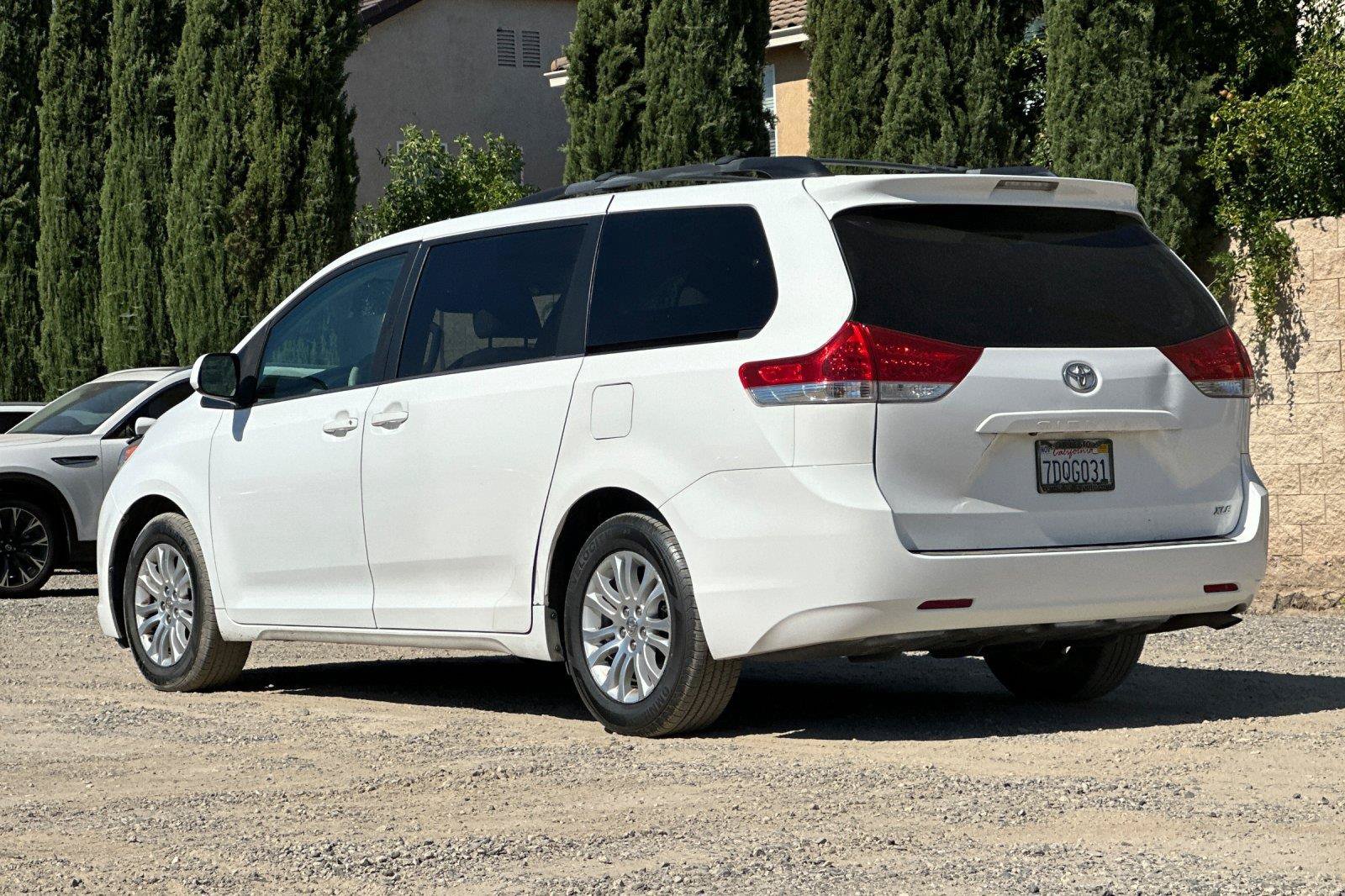Used 2014 Toyota Sienna XLE FWD image 6