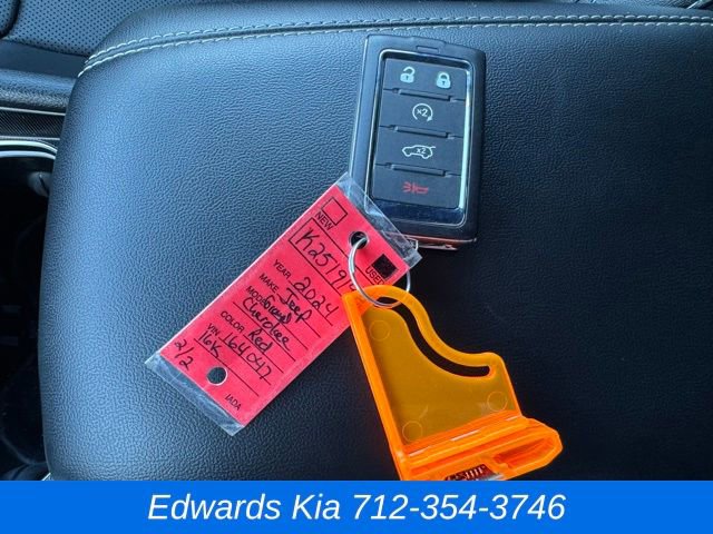 Used 2024 Jeep Grand Cherokee Limited w/ Luxury Tech Group II image 37