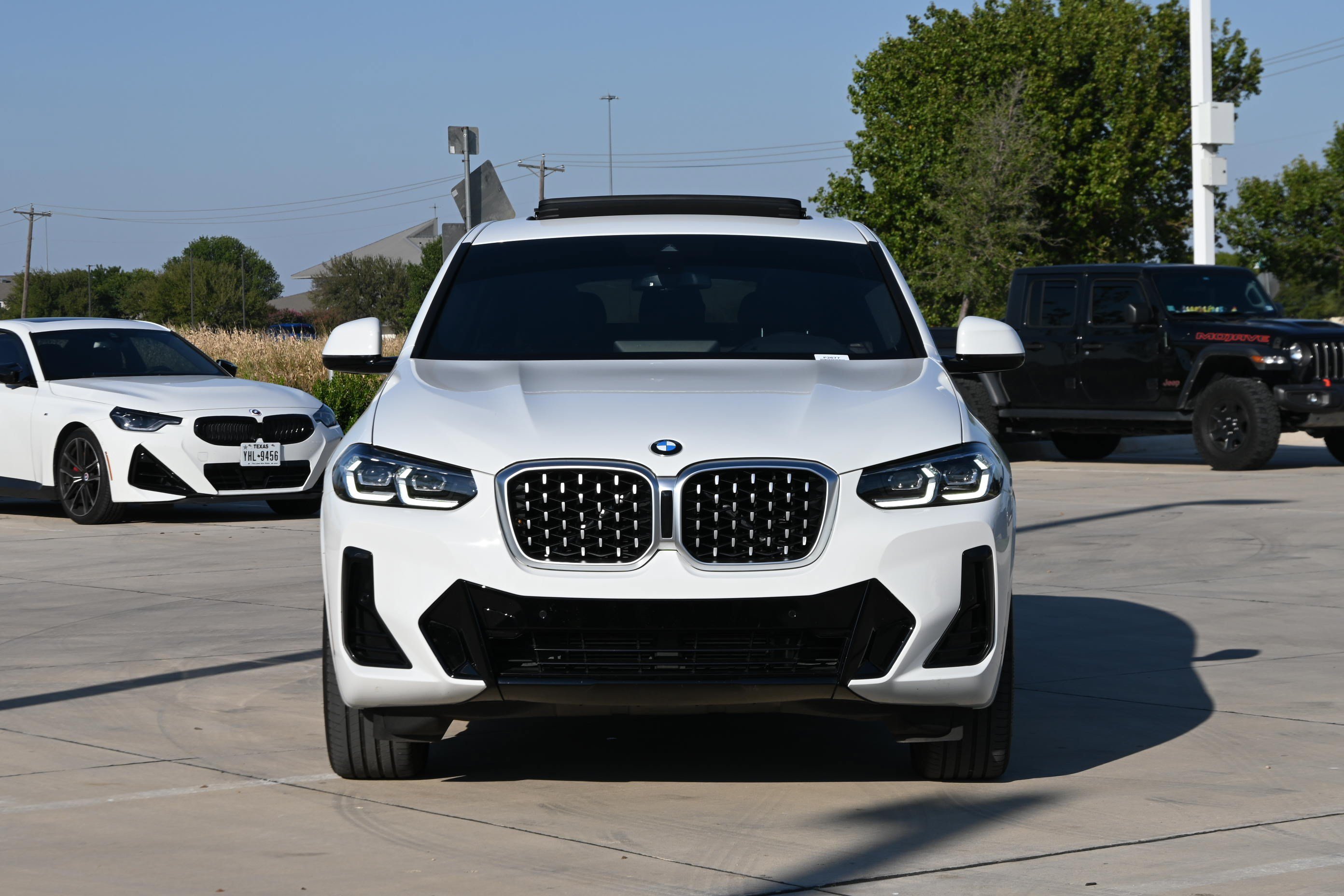 Certified 2025 BMW X4 xDrive30i w/ Premium Package AWD/4WD image 3