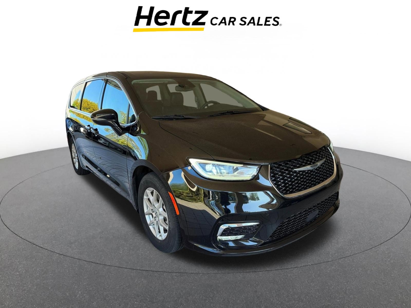 Used 2024 Chrysler Pacifica Touring-L image 1