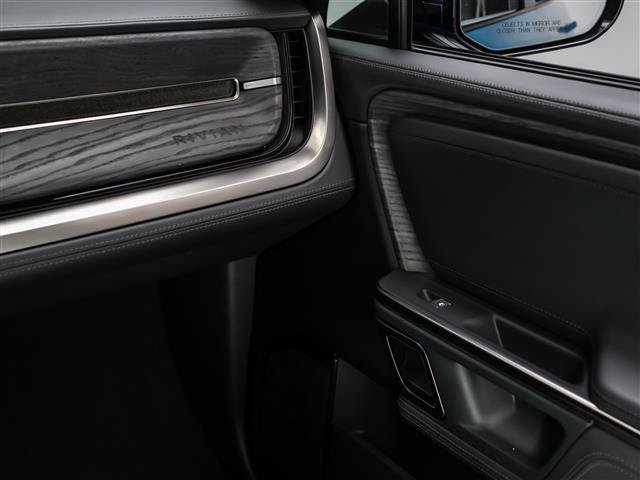 Used 2023 Rivian R1S Adventure AWD/4WD image 32