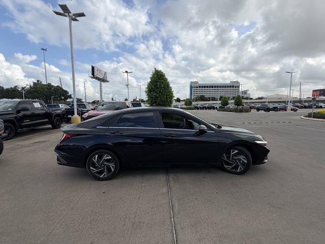 Used 2025 Hyundai Elantra SEL FWD image 4