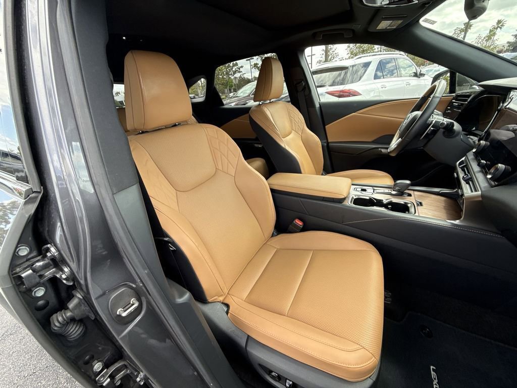 Used 2025 Lexus RX 350 Premium image 16