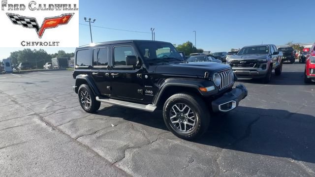 Used 2024 Jeep Wrangler Unlimited Sahara w/ Technology Group AWD/4WD image 2