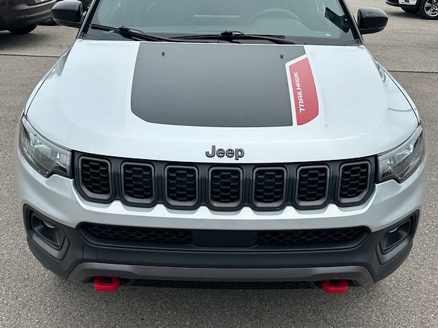 Used 2025 Jeep Compass Trailhawk AWD/4WD image 11