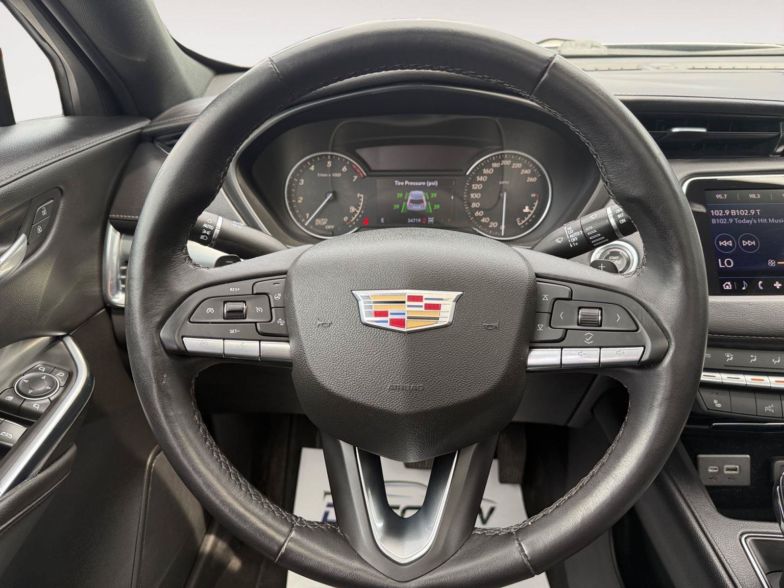 Used 2022 Cadillac XT4 Premium Luxury w/ Enhanced Visibility Package AWD/4WD image 16
