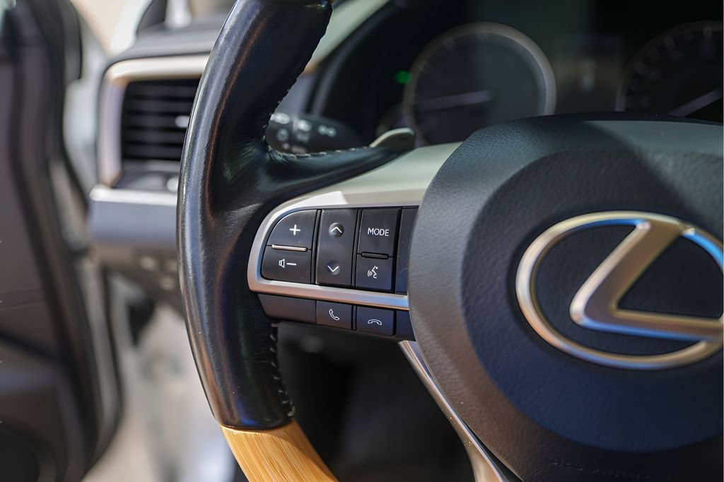 Used 2021 Lexus RX 350L FWD w/ Premium Package image 17