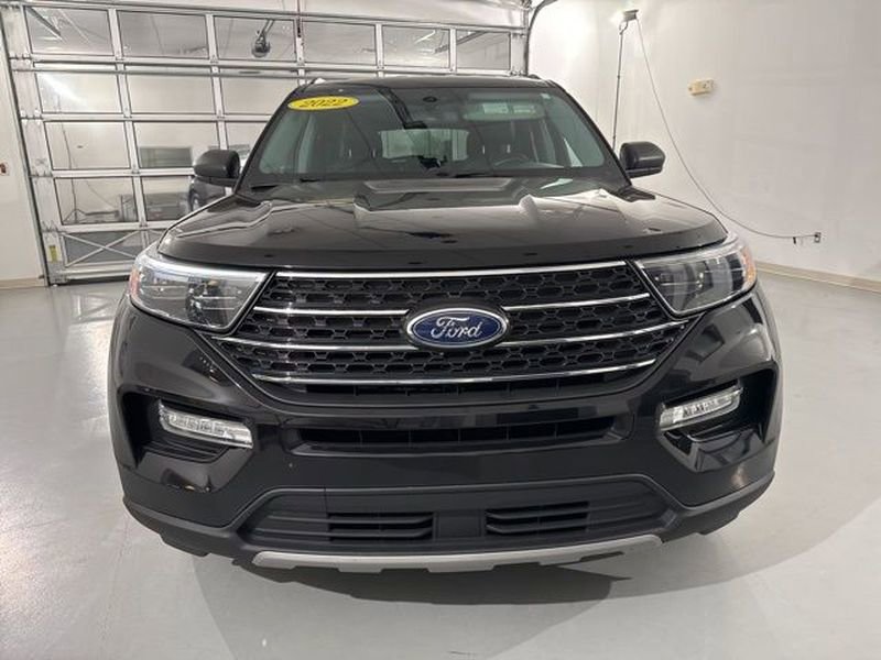 Used 2022 Ford Explorer XLT w/ Equipment Group 202A image 3