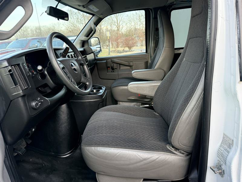 Used 2019 GMC Savana 2500 w/ Driver Convenience Package RWD image 18