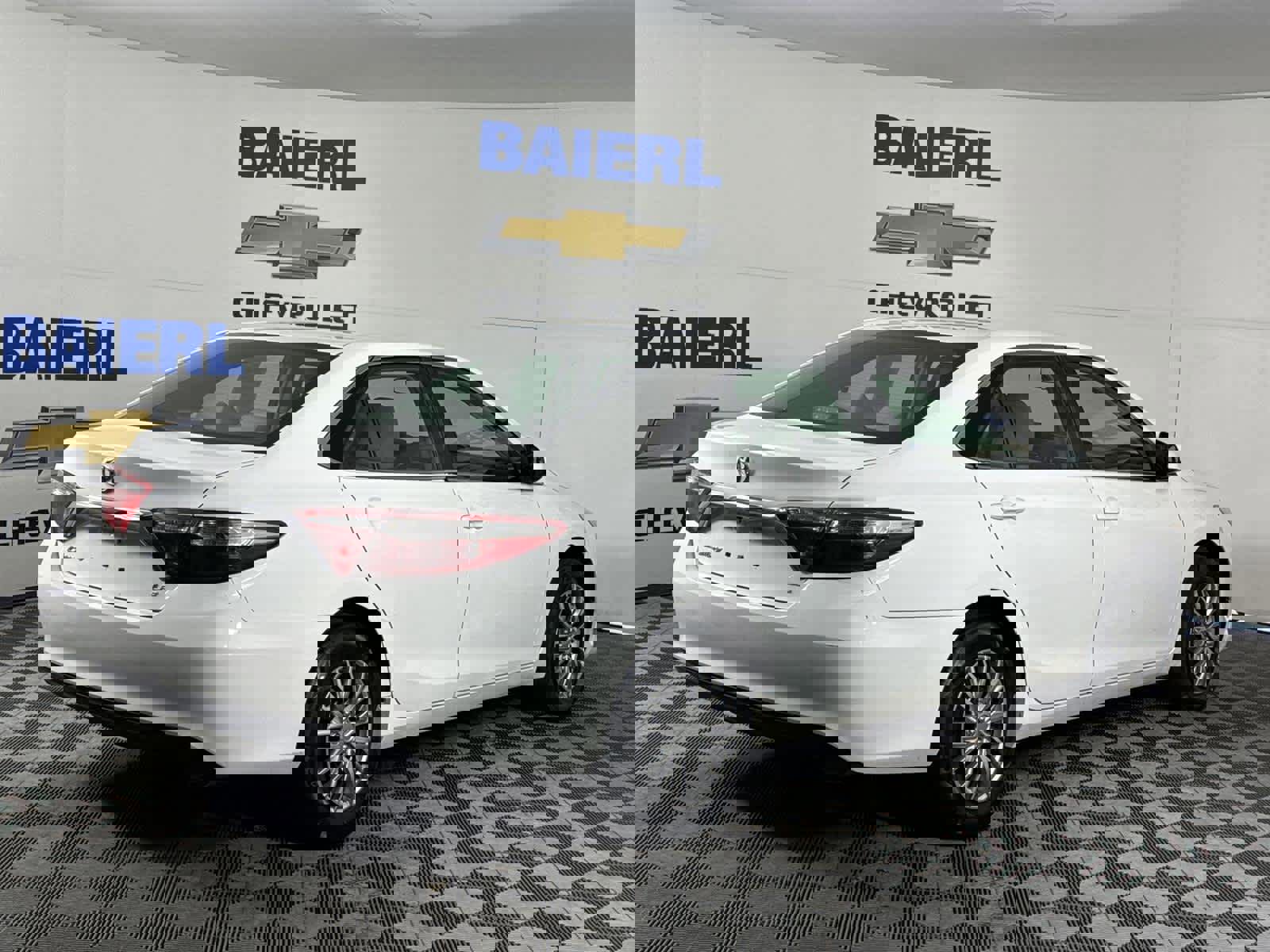 Used 2016 Toyota Camry LE image 5