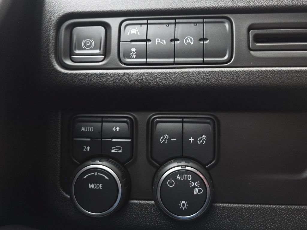 Used 2023 Chevrolet Suburban LS AWD/4WD image 18