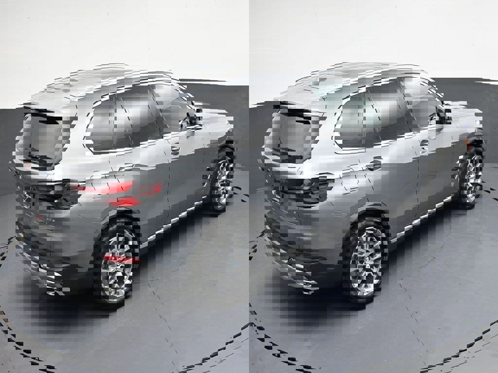 Used 2026 BMW X5 xDrive50e w/ Climate Comfort Package image 19