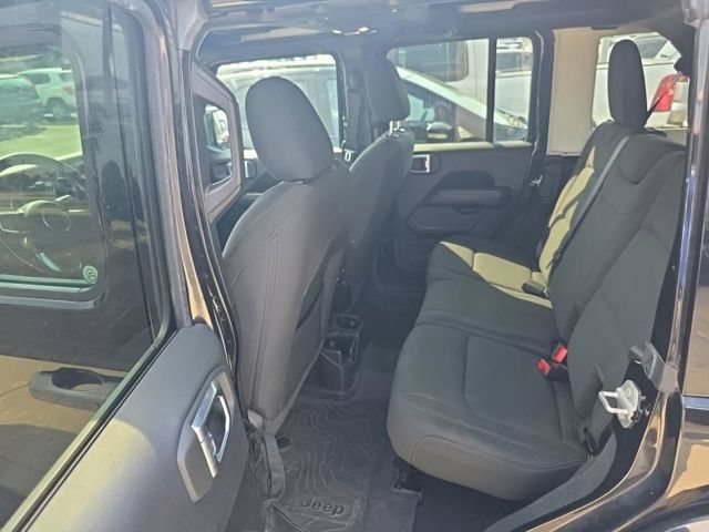 Used 2022 Jeep Wrangler Unlimited Sahara w/ Cold Weather Group AWD/4WD image 7