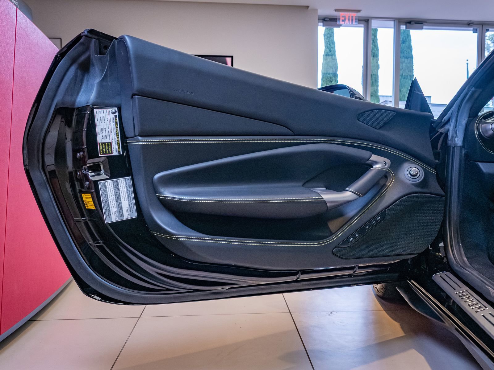 Used 2021 Ferrari F8 Tributo image 8
