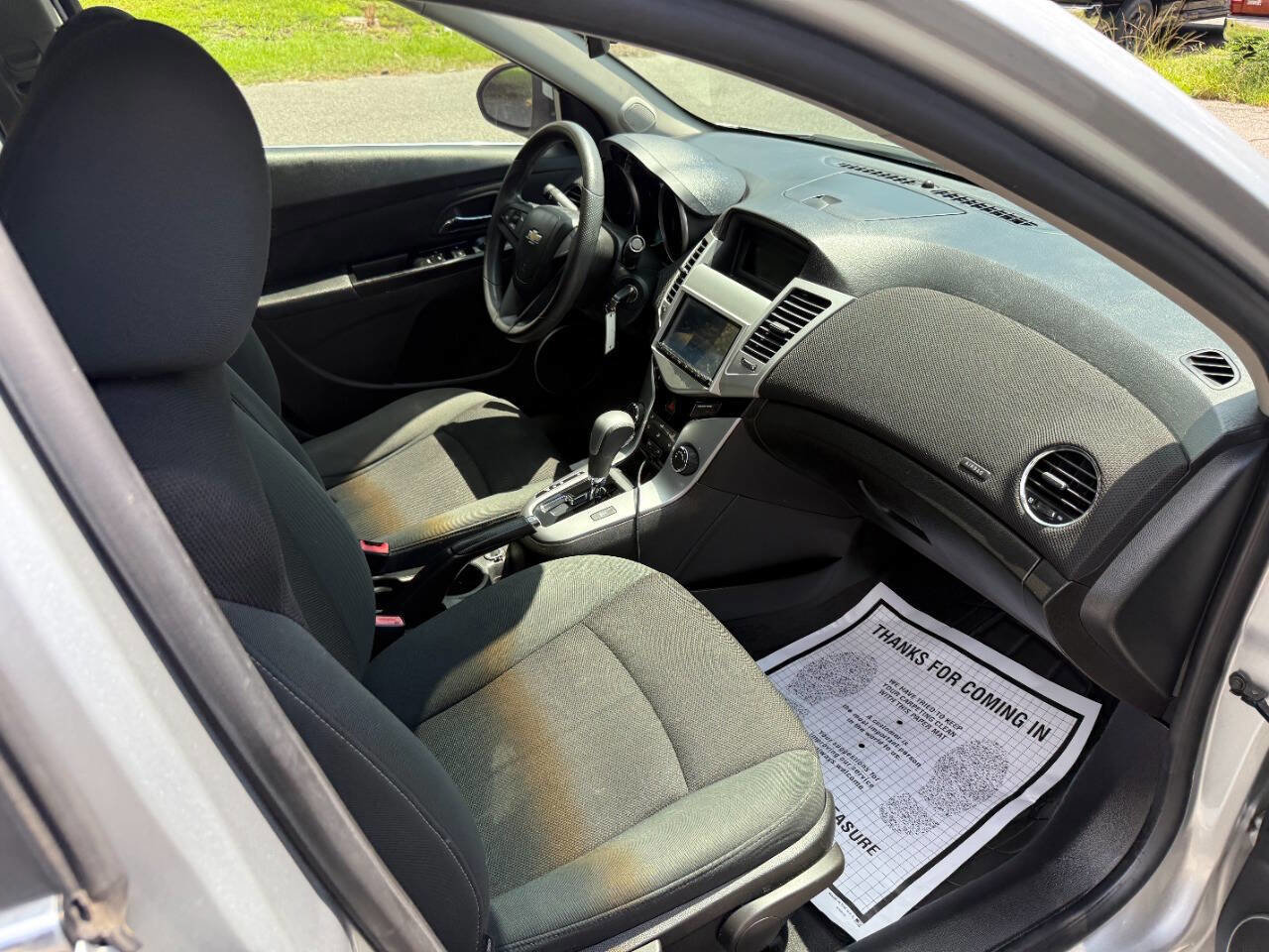 Used 2011 Chevrolet Cruze LT FWD image 15