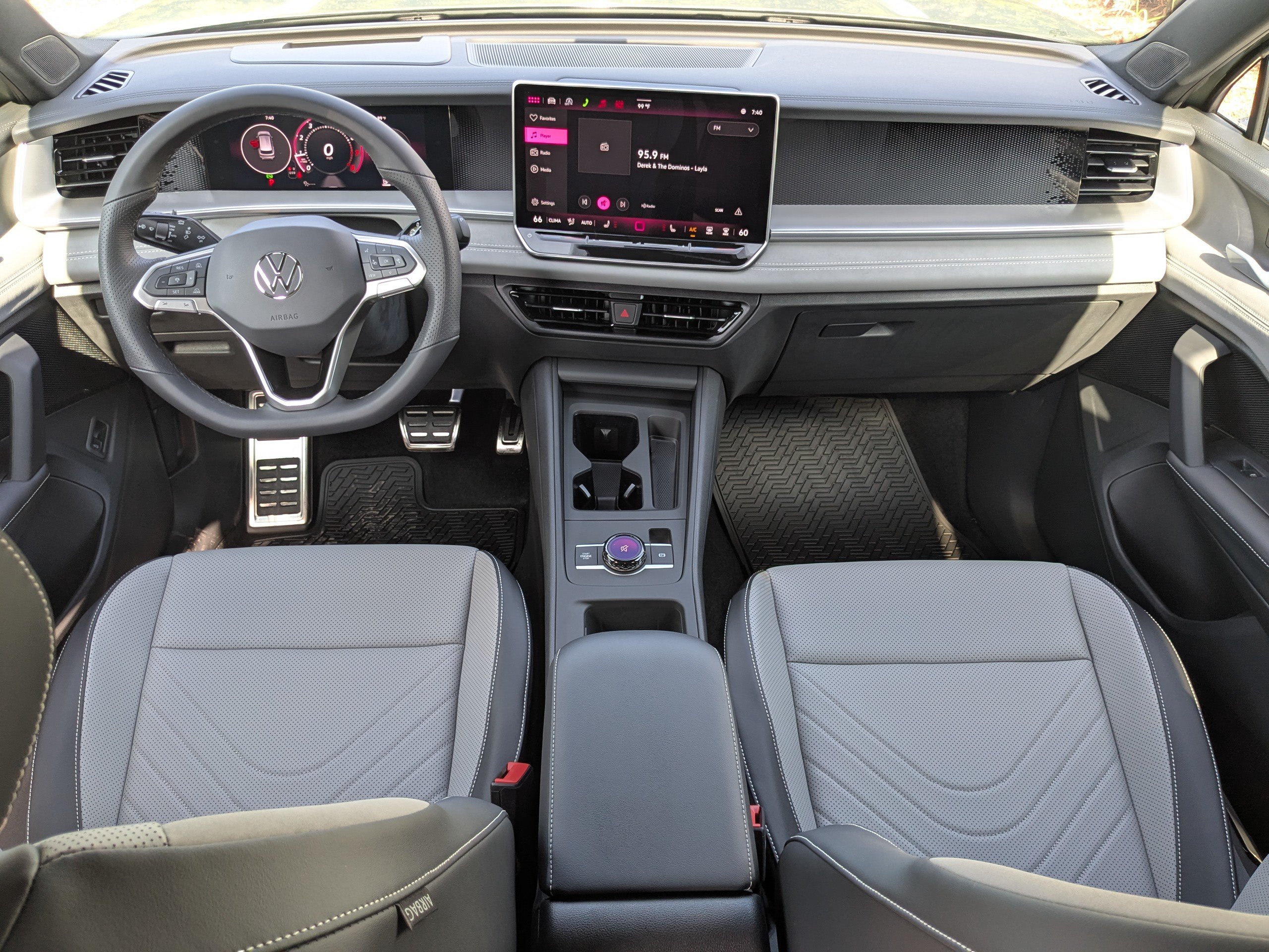 New 2026 Volkswagen Tiguan SE R-Line FWD image 15