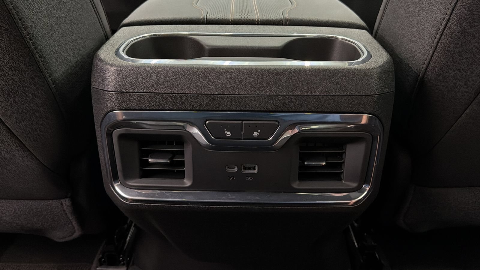 Used 2026 Chevrolet Silverado 2500 High Country w/ High Country Premium Package AWD/4WD image 39