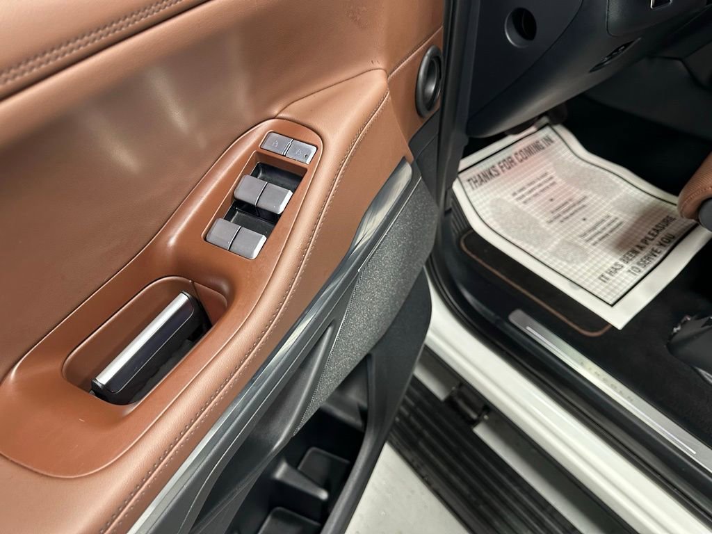 Used 2025 Lincoln Navigator Reserve image 9