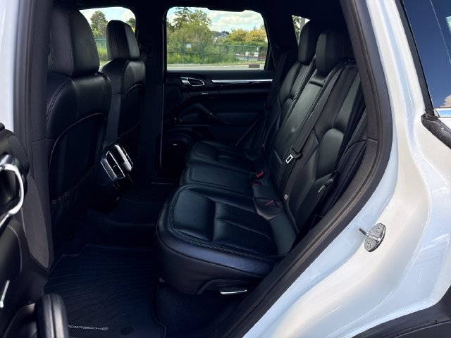 Used 2016 Porsche Cayenne AWD/4WD image 16