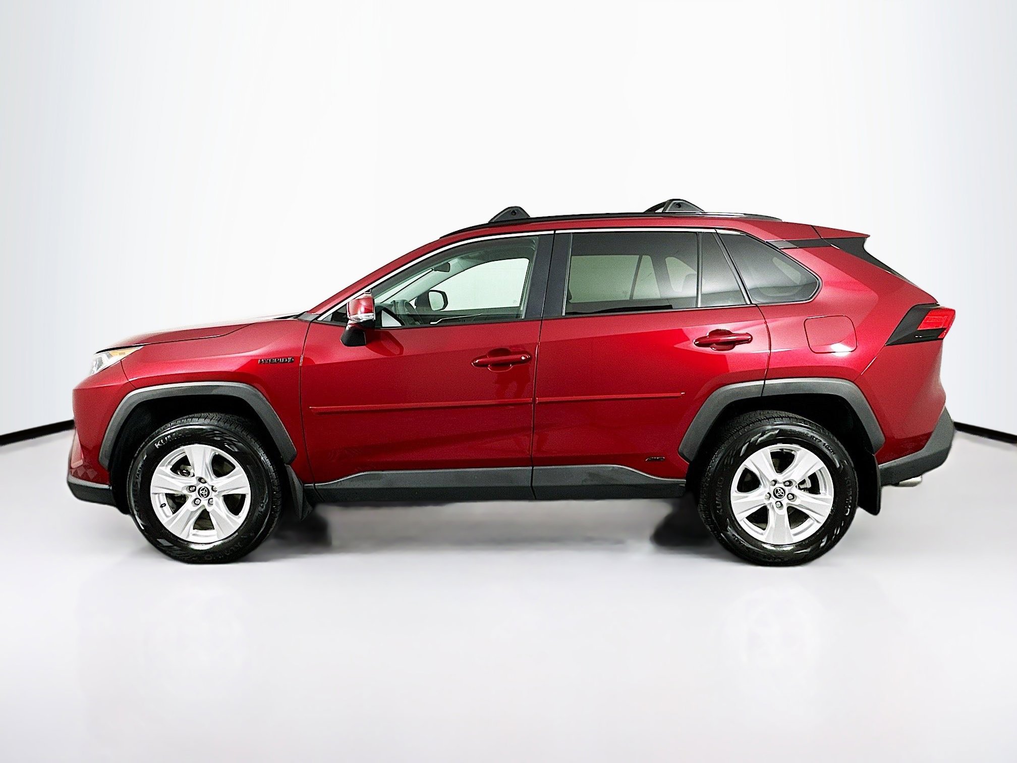 Used 2021 Toyota RAV4 XLE AWD/4WD image 4