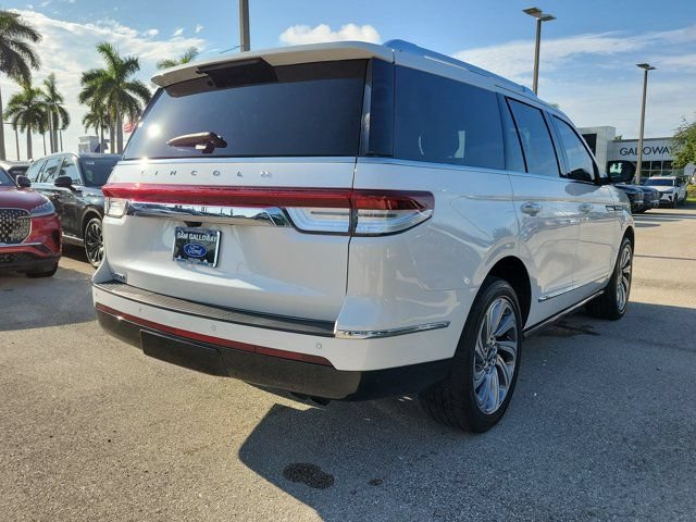 Certified 2023 Lincoln Navigator Reserve AWD/4WD image 6