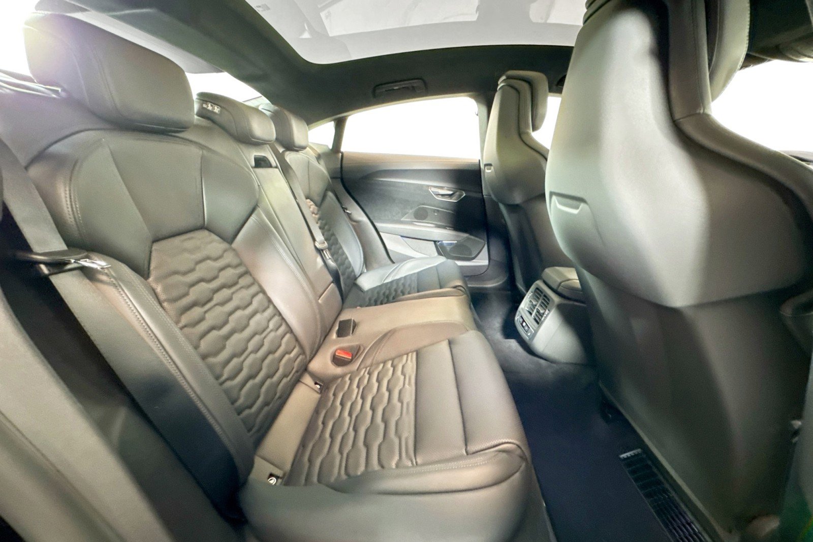 New 2026 Audi RS e-tron GT performance image 24