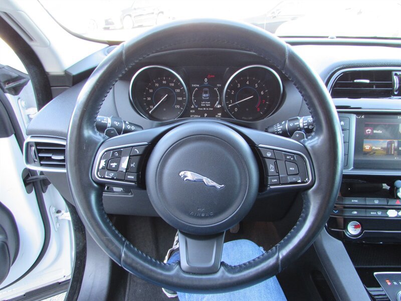 Used 2017 Jaguar F-PACE Prestige AWD/4WD image 14