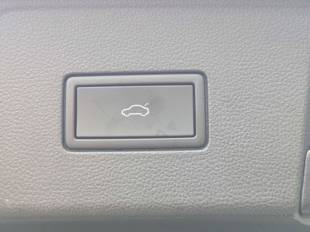 Certified 2024 Volkswagen Atlas SEL AWD/4WD image 15
